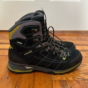 Lowa Renegade GTX Mid Hiking Boots size 9.5